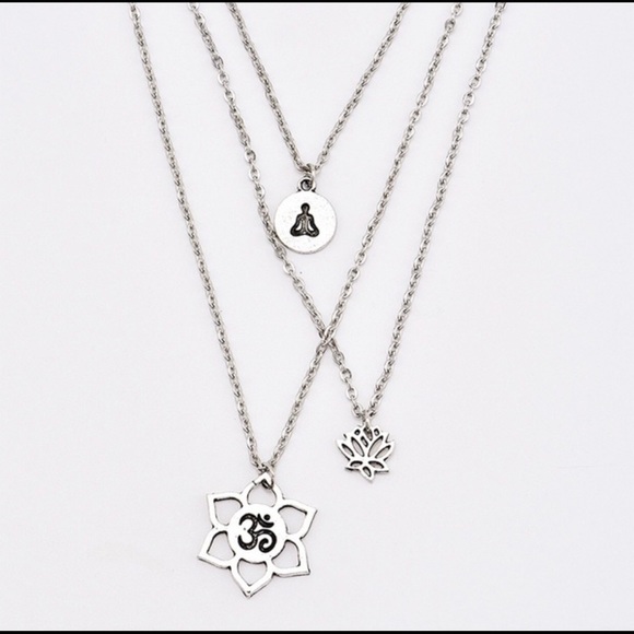 3 layer lotus flower necklace - Picture 5 of 7